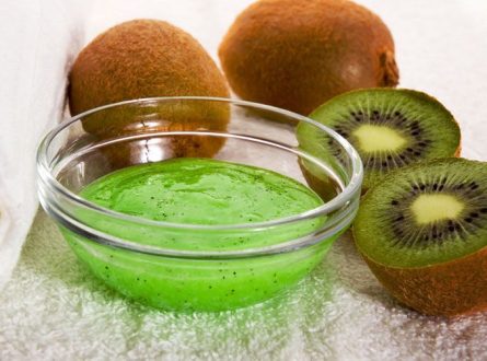 Kiwi Fruit Face Masks for a Glowing Skin